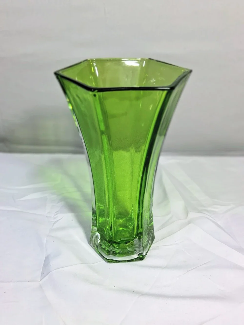 Vintage Emerald Green Hoosier Glass 4040 Art Deco Early to Mid 1900's Glass Vase